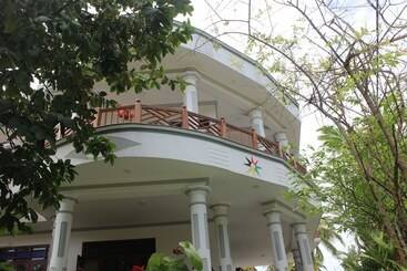 هتل New Lion Palace