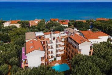 هتل Villa La Cavaliera