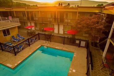 مُتل Sahara Courtyard Inn Penticton