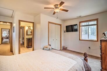 Game Room & Lake Access: Albrightsville Home!