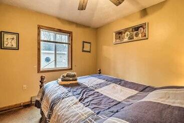 Game Room & Lake Access: Albrightsville Home!