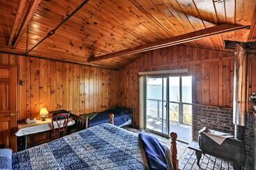 Bayfront Hancock Cottage W/ Beach Access & Views!