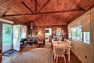 Bayfront Hancock Cottage W/ Beach Access & Views!