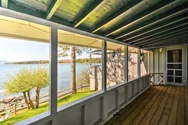 Bayfront Hancock Cottage W/ Beach Access & Views!
