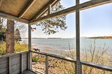 Bayfront Hancock Cottage W/ Beach Access & Views!