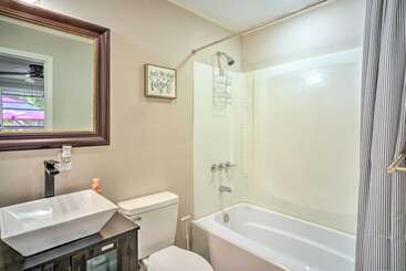 Blue Cottage In The Bayou  W/ Private Yard!
