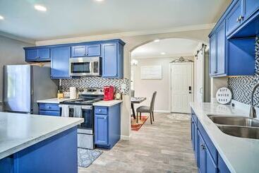 Blue Cottage In The Bayou  W/ Private Yard!
