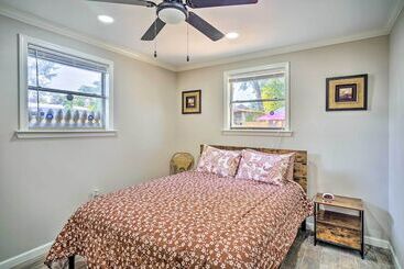 Blue Cottage In The Bayou  W/ Private Yard!