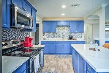 Blue Cottage In The Bayou  W/ Private Yard!