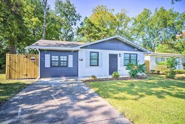 Blue Cottage In The Bayou  W/ Private Yard!