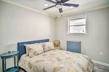 Blue Cottage In The Bayou  W/ Private Yard!