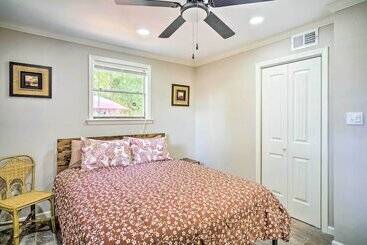 Blue Cottage In The Bayou  W/ Private Yard!