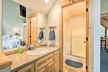 Chalet At Running Y Resort W/ Wraparound Deck!