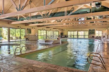 Chalet At Running Y Resort W/ Wraparound Deck!