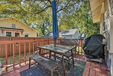 Charming Charlotte Abode W/ Deck & Fire Pit!