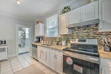 Charming Charlotte Abode W/ Deck & Fire Pit!