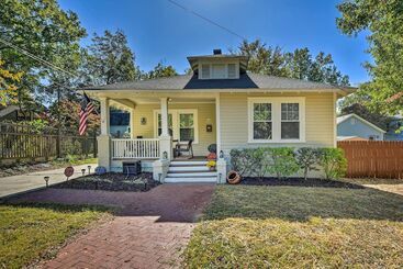 Charming Charlotte Abode W/ Deck & Fire Pit!