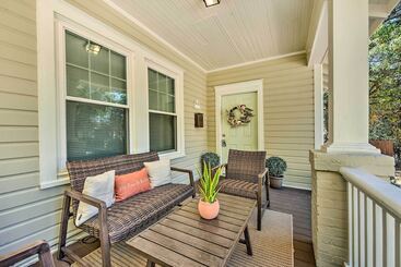 Charming Charlotte Abode W/ Deck & Fire Pit!
