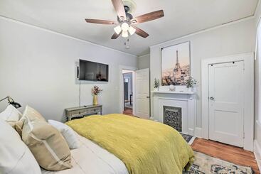 Charming Charlotte Abode W/ Deck & Fire Pit!