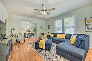 Charming Charlotte Abode W/ Deck & Fire Pit!