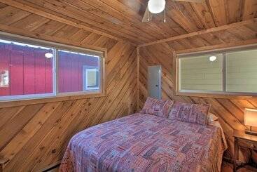 بيت ريفى Charming Lakefront Cabin W/ Deck & Fire Pit!