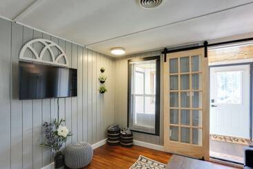 Centrally Located Mountain Getaway In Lead!