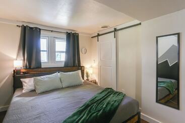 Centrally Located Mountain Getaway In Lead!