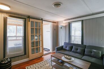 Centrally Located Mountain Getaway In Lead!
