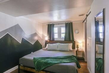 Centrally Located Mountain Getaway In Lead!