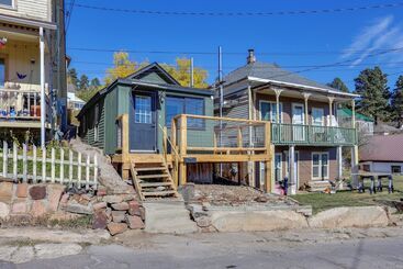 Centrally Located Mountain Getaway In Lead!