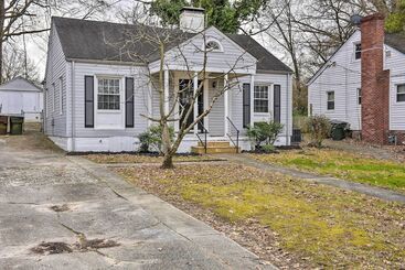Chic & Cozy Greensboro Home, 2 Mi To Dtwn!