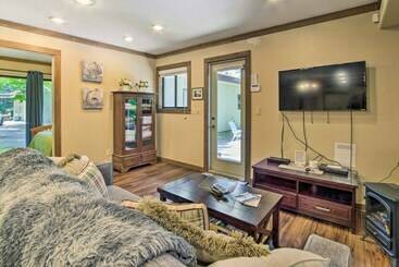 Coos Bay Cottage W/ Fireplace & Bbq Patio!