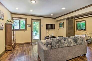Coos Bay Cottage W/ Fireplace & Bbq Patio!