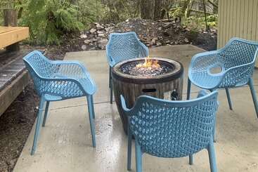 Cozy A Frame W/ Hot Tub, Fire Pit, & Fireplace!