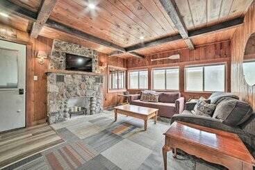 Cozy Prudenville Cabin: Walk To Houghton Lake