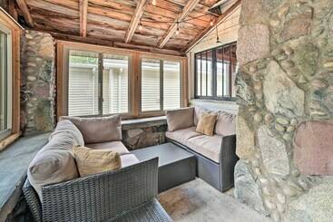 Cozy Prudenville Cabin: Walk To Houghton Lake