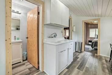 Cozy Prudenville Cabin: Walk To Houghton Lake