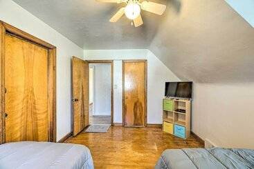 Cozy Retreat W/ Yard ~ 2 Mi To Lake Michigan!