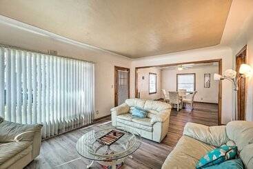Cozy Retreat W/ Yard ~ 2 Mi To Lake Michigan!