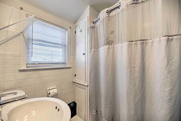 Cozy Retreat W/ Yard ~ 2 Mi To Lake Michigan!