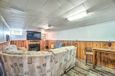 Cozy Retreat W/ Yard ~ 2 Mi To Lake Michigan!