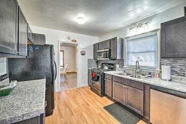 Cozy Retreat W/ Yard ~ 2 Mi To Lake Michigan!