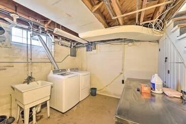 Cozy Retreat W/ Yard ~ 2 Mi To Lake Michigan!