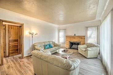 Cozy Retreat W/ Yard ~ 2 Mi To Lake Michigan!