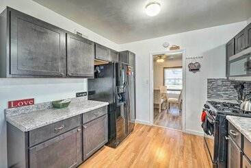 Cozy Retreat W/ Yard ~ 2 Mi To Lake Michigan!