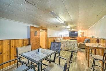 Cozy Retreat W/ Yard ~ 2 Mi To Lake Michigan!