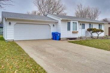 Cozy Sioux Falls Home   7 Mi To Downtown!