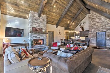 کلبه Custom Angel Fire Home: Views, Hot Tub & Fire Pit!