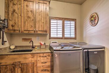 Elegant Kanab Home: Mtn Views & Hiking Trail!
