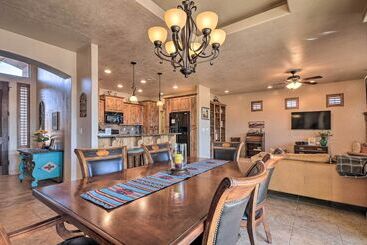 Elegant Kanab Home: Mtn Views & Hiking Trail!